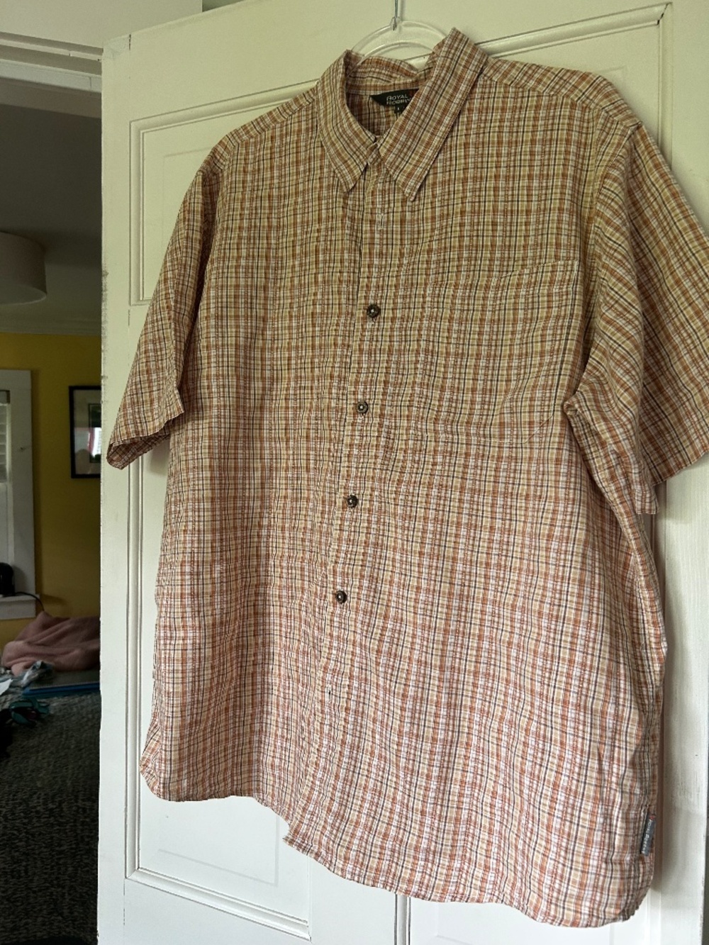 ROYAL ROBBINS MAN'S PLAID SHORT SLEEVED SHIRT DARK AND LIGHT TAN COLORS SIZE L